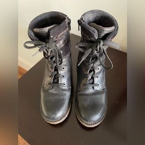 Dromedaris Kara black combat boots